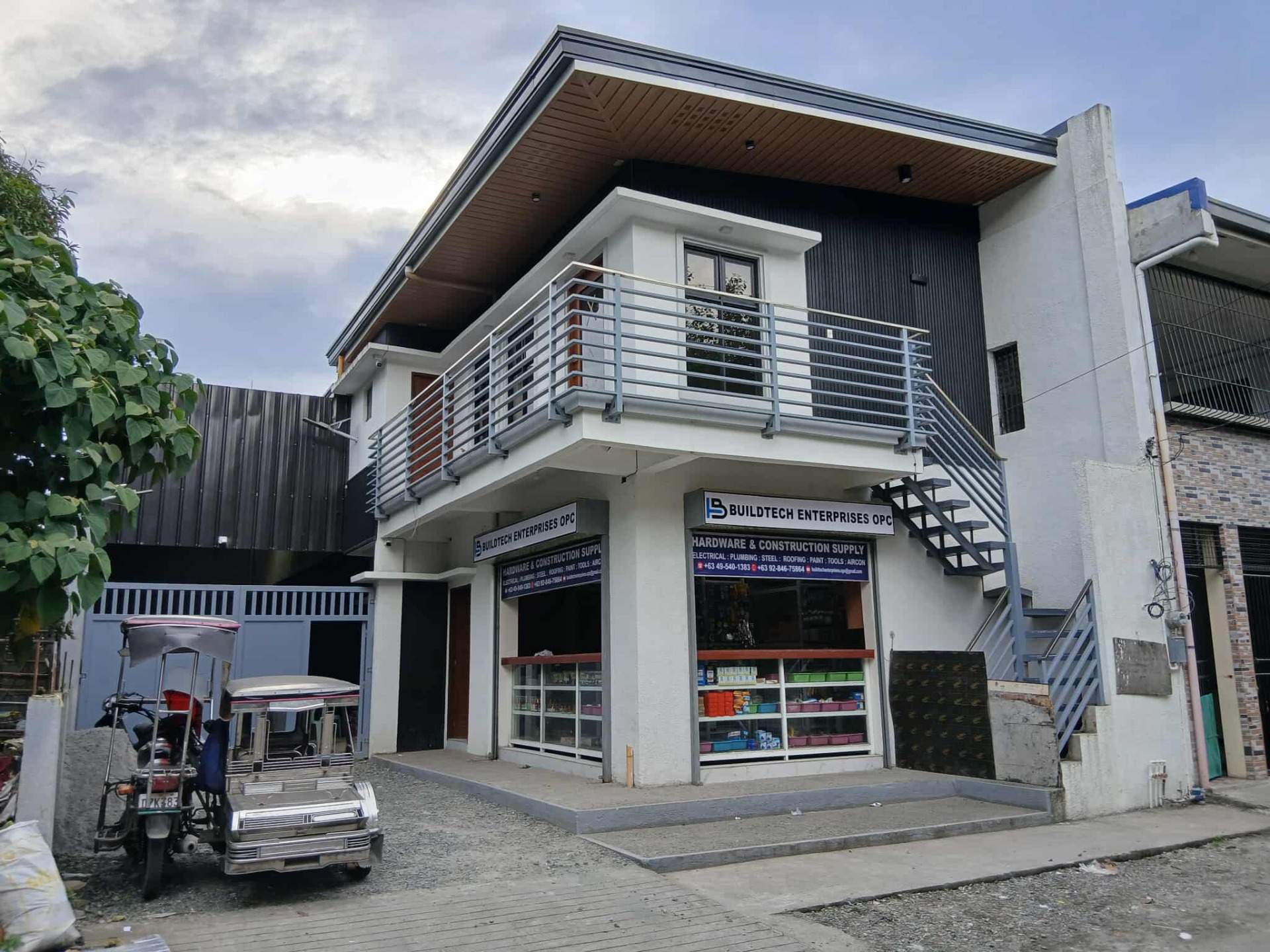 Headquarters-Physical Store